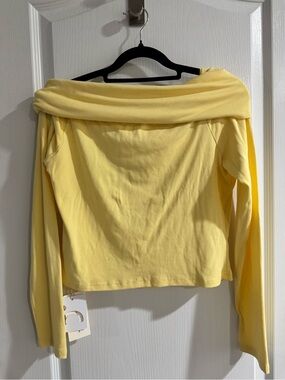 Commense Long Sleeve Off-Shoulder Tee in Light Yellow